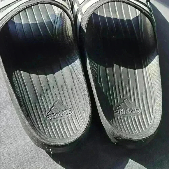 Adidas, black & white slides. Men's size 6 worn 3 times. - Picture 2 of 4
